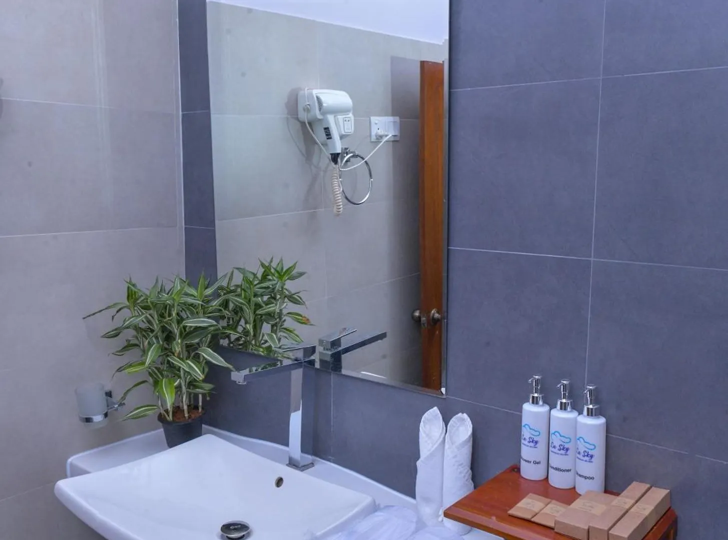 Hotel La Sky Nuwara Eliya 4*,  Šrí Lanka