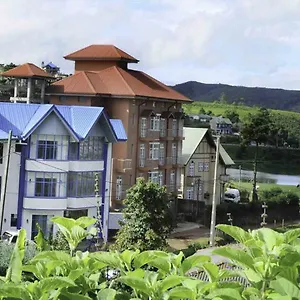 Hotel Yoho Pello